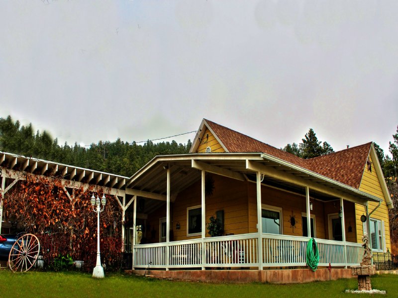 93 Acres, Numerous Outbuildings : Sundance : Crook County : Wyoming