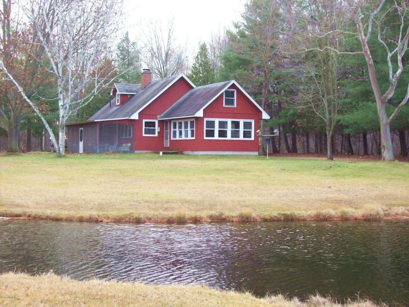 Charming Cottage On 160 Acres : Richland : Montcalm County : Michigan