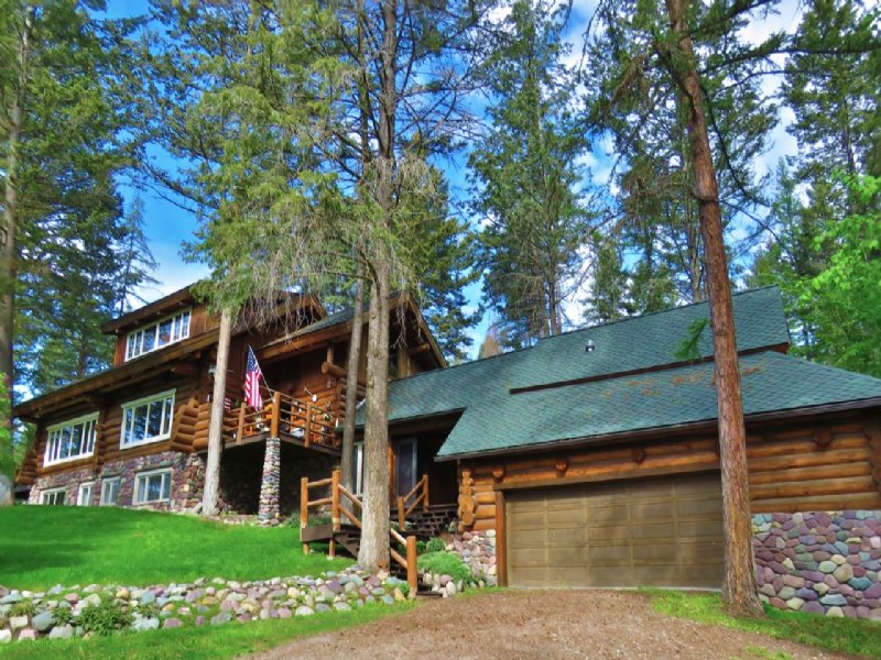 Log Home Estate : Kalispell : Flathead County : Montana
