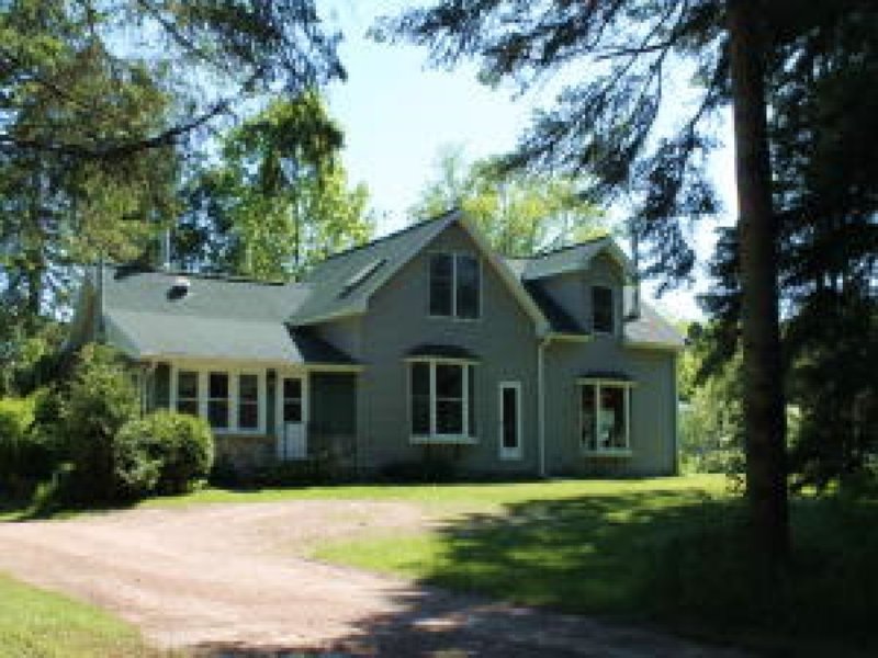 Historic Log Home On 75 Acre Ranch : Carney : Menominee County : Michigan