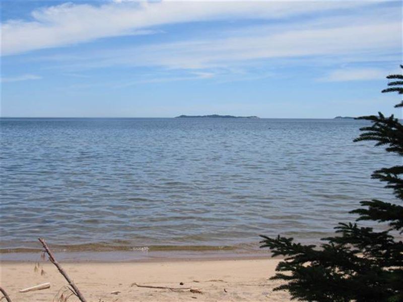 11794 Lakewood Dr. Mls 1097518 : Arvon : Baraga County : Michigan