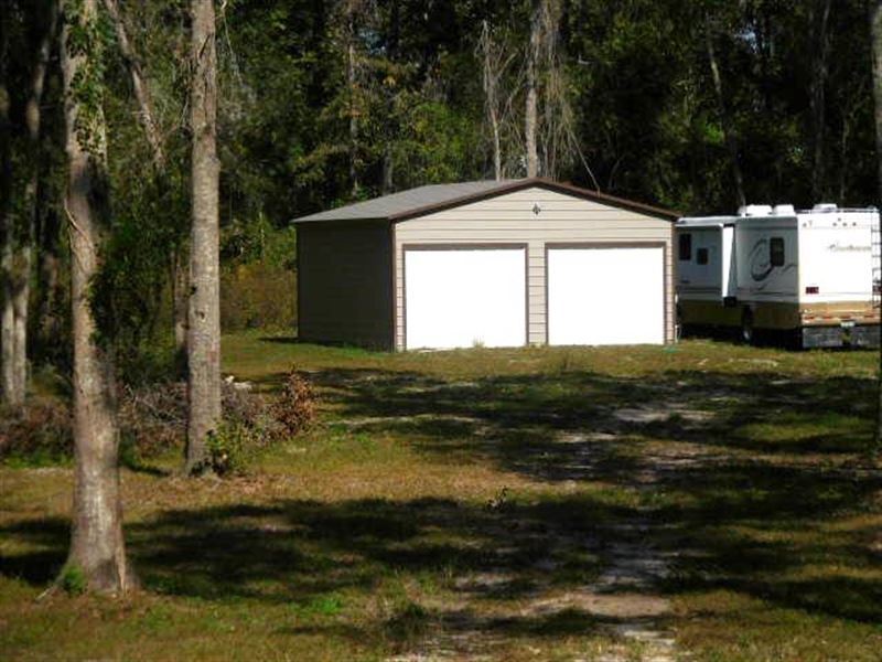 Corner Lot in Suwannee County : Live Oak : Suwannee County : Florida