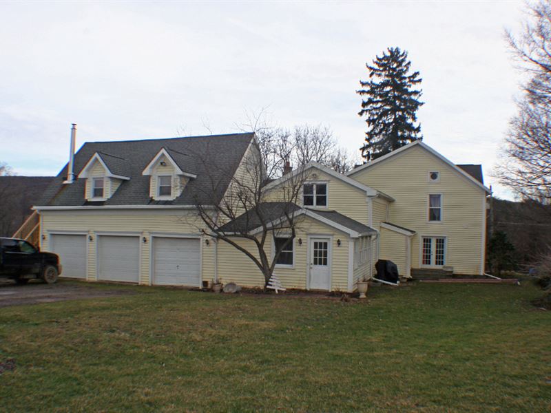 Farmhouse and Barns On 15 Acres : Springwater : Livingston County : New York