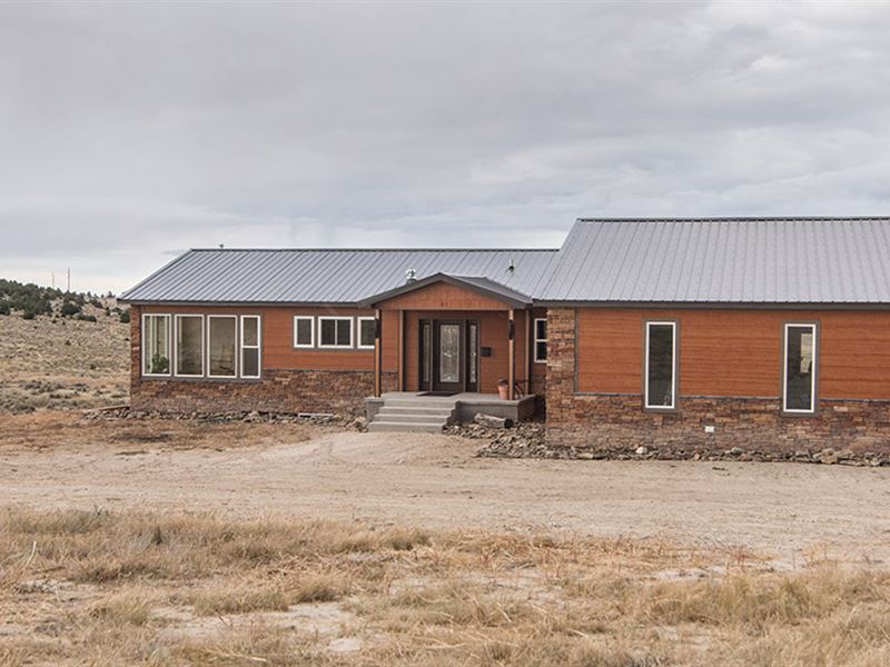Custom Home Bordering State Land : Glendo : Platte County : Wyoming