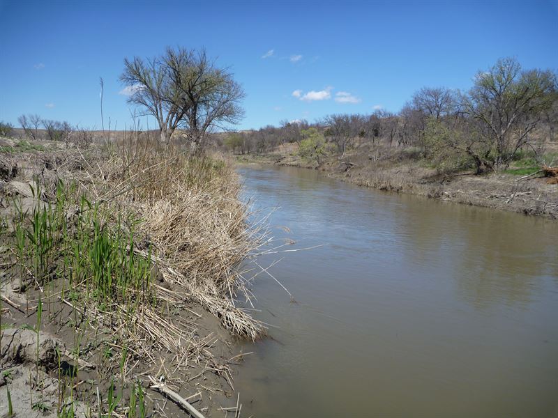 Saline River Bottom Farm and Hunt : Paradise : Russell County : Kansas