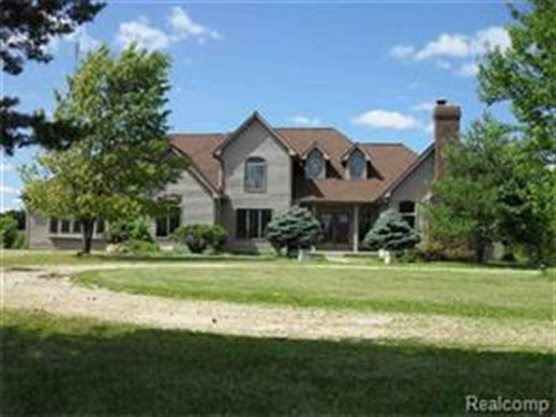 Executive Equestrian Estate : Goodrich : Genesee County : Michigan