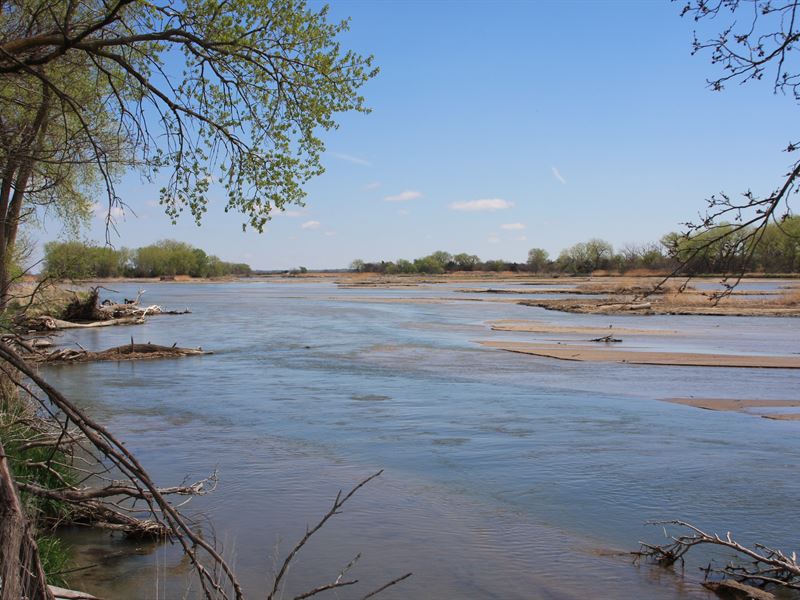 Platte River Irrigated Farm : Central City : Merrick County : Nebraska