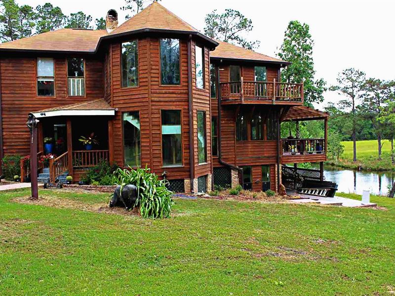 Secluded Estate : Hide-A-Way Lake : Pearl River County : Mississippi