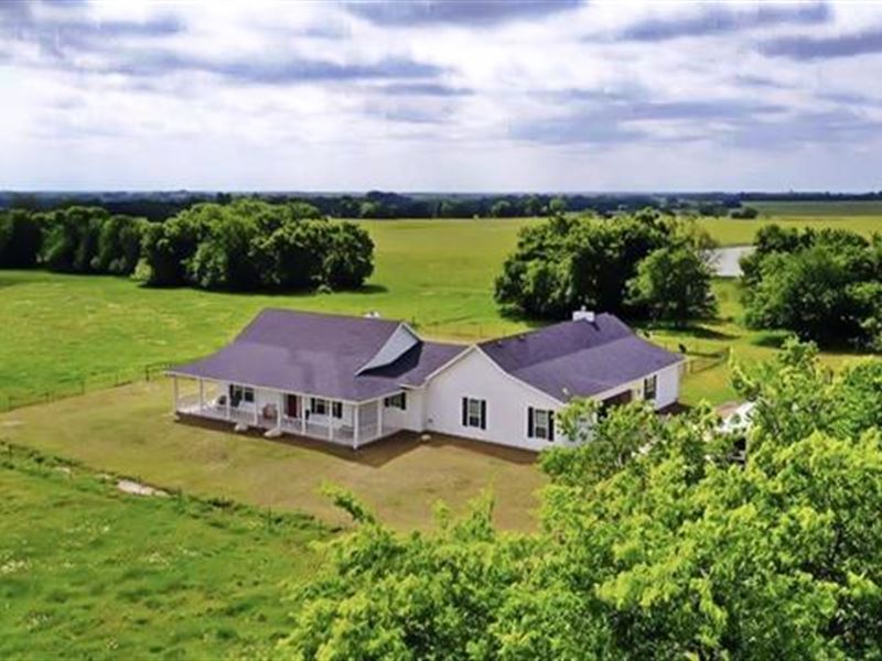 Home With Acreage Ranch for Sale in Roxton, Lamar County, Texas