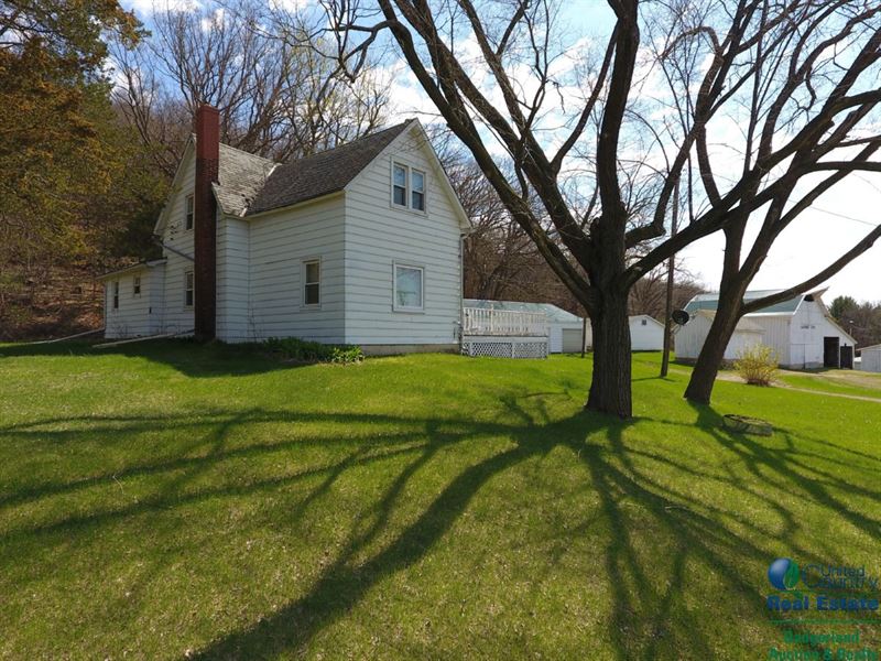 Picturesque Farmette for Sale : Spring Green : Sauk County : Wisconsin
