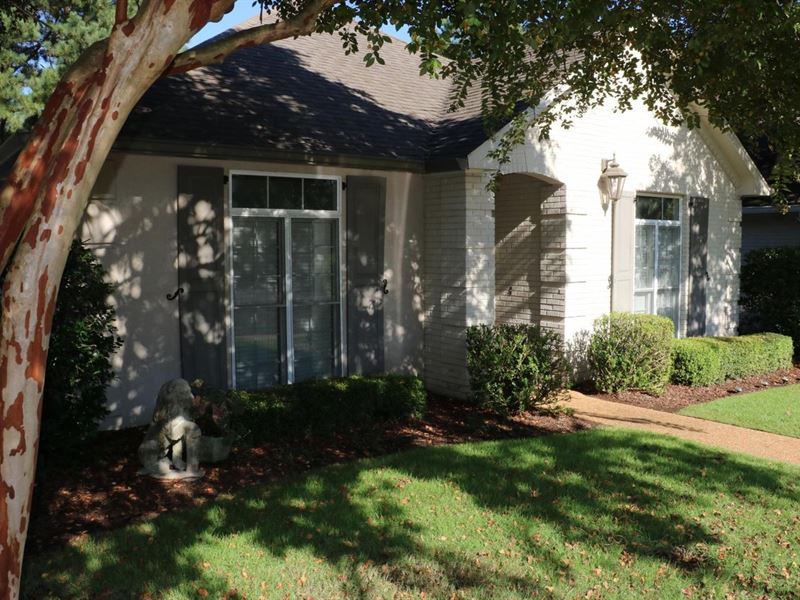 Cottage at Old Waverly Golf Club : West Point : Clay County : Mississippi