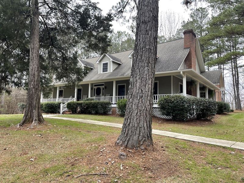 Beautiful Home with Lake and 60 Acr : Aberdeen : Monroe County : Mississippi