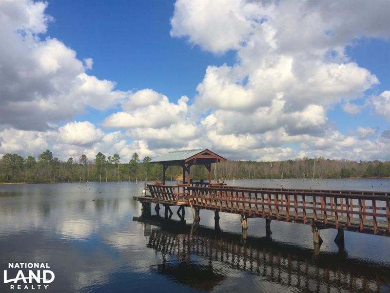 Camden High Fence Retreat with Lake : Cassatt : Kershaw County : South Carolina