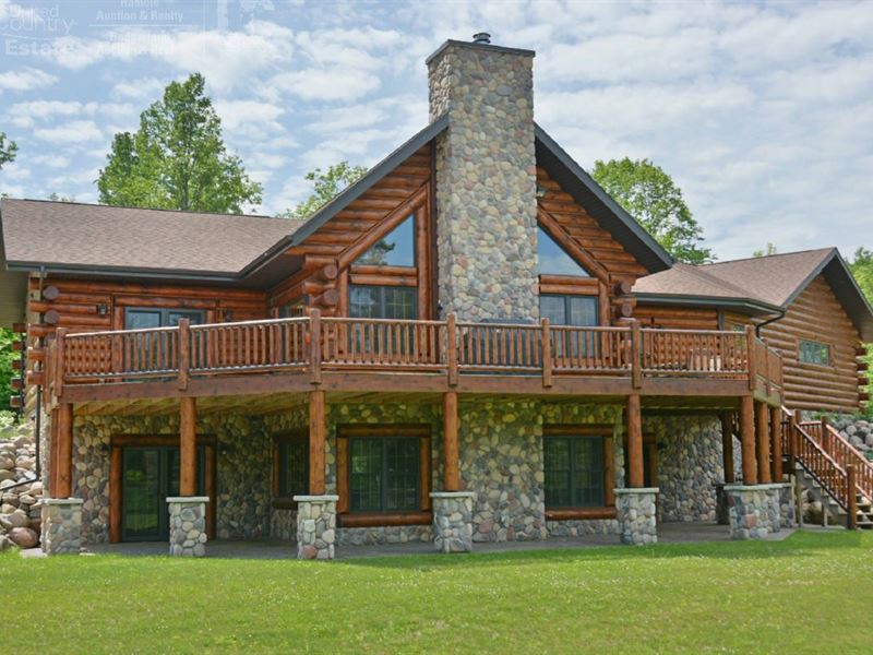 Extravagant Log Home with Hunting : Glidden : Ashland County : Wisconsin