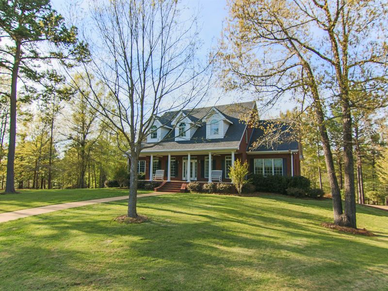 Brick Home On 40 Acres Near Auburn, Ranch for Sale in Alabama, #146589 :  RANCHFLIP