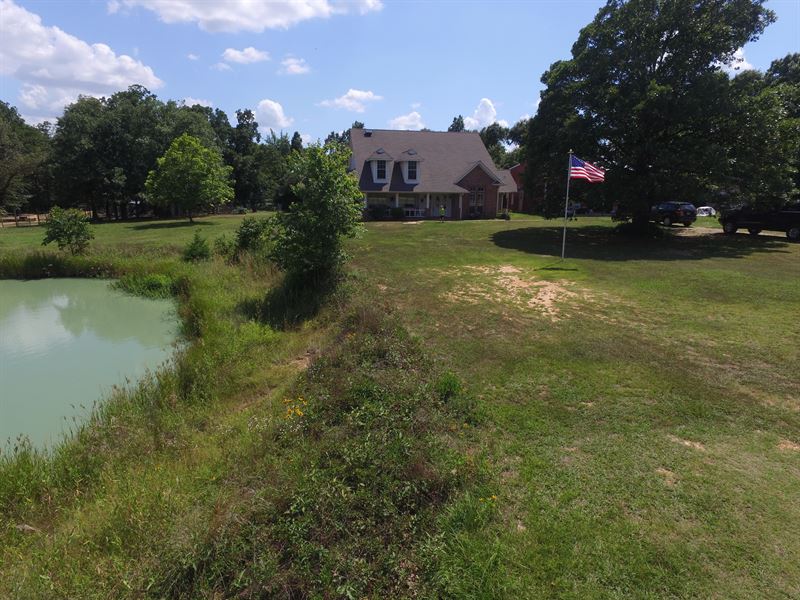 Beautiful Home On 10 Acres By Lake : Paris : Lamar County : Texas