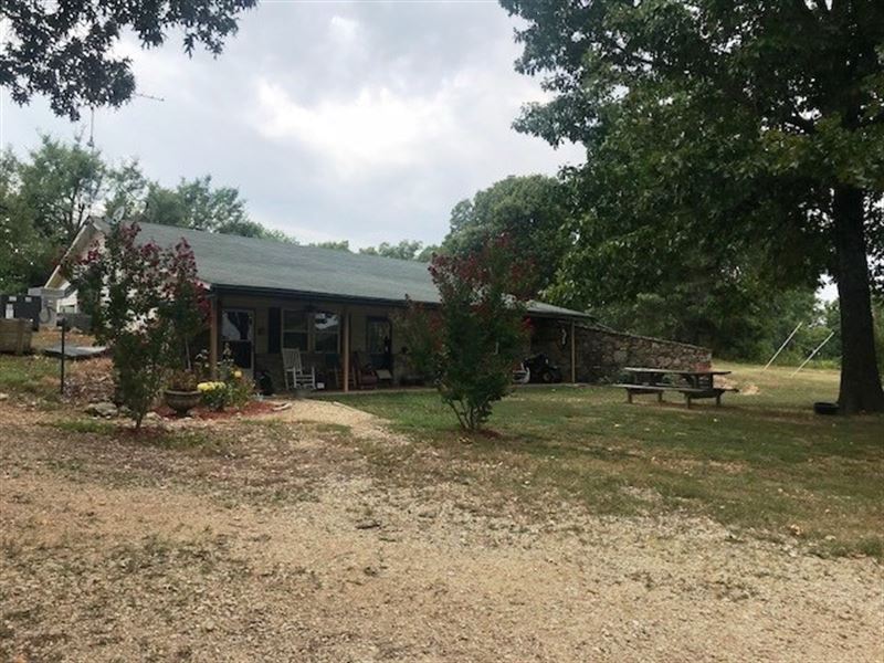 Home, 40 Acres, 4 Ponds North : Mammoth Spring : Fulton County : Arkansas