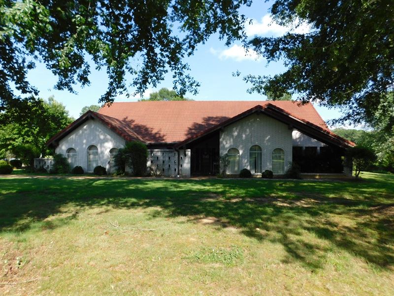 Tn Farm Spanish Style Home, Barn : Adamsville : Hardin County : Tennessee