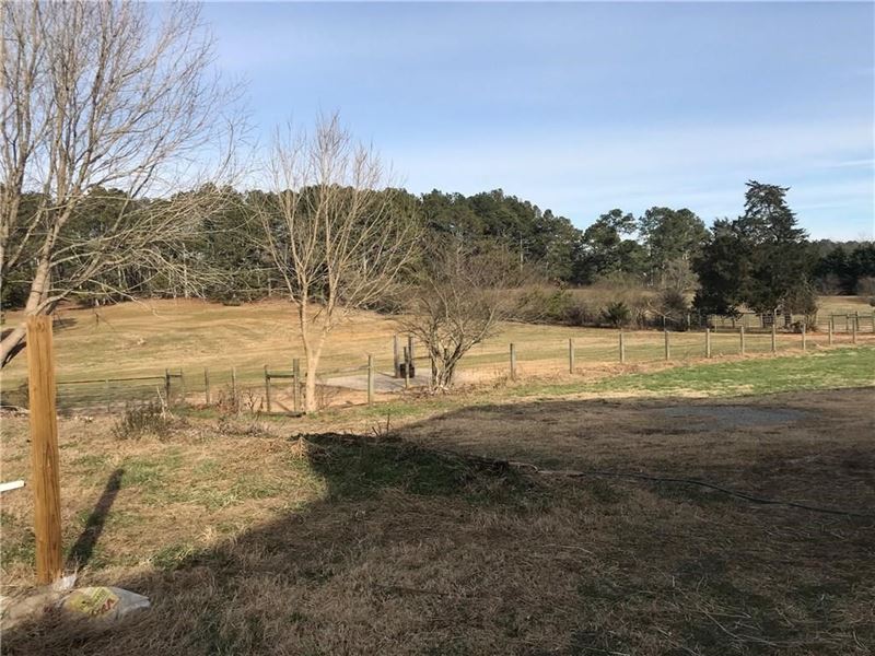 North GA Horse Property Barn Stalls : Talking Rock : Pickens County : Georgia