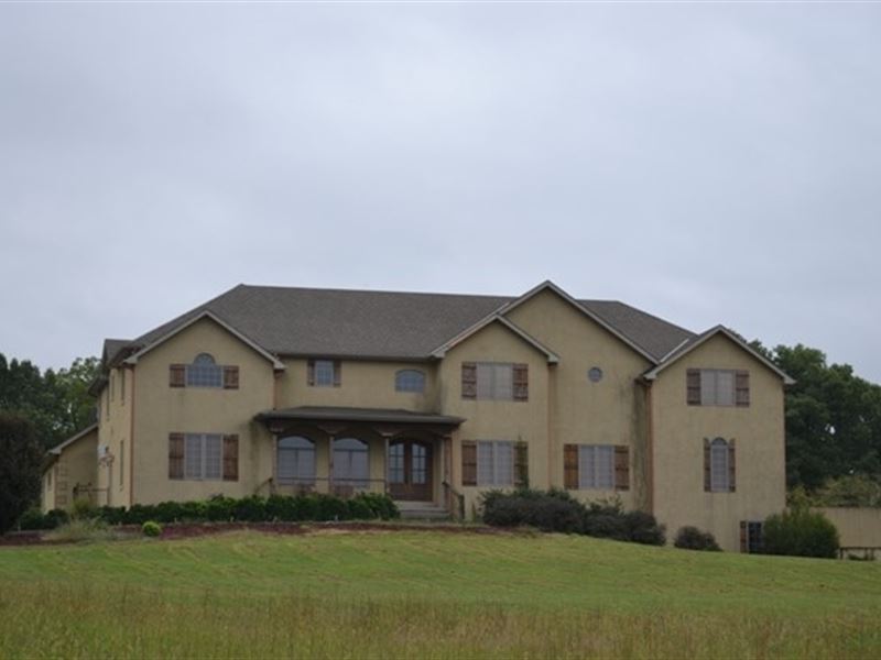 Elegant Country Home In Missouri Ranch for Sale in Marshfield