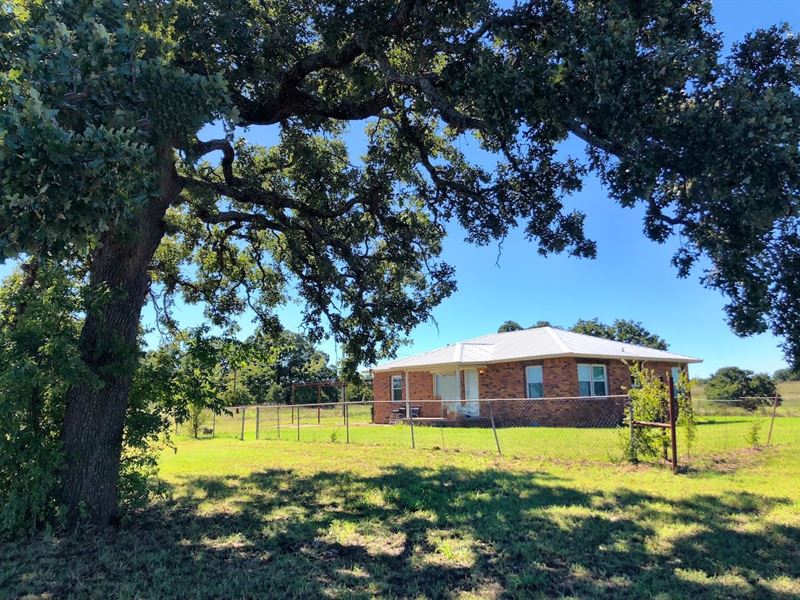 Farmhouse 101 Acres / 7 Ponds Ranch for Sale in Wilson, Carter County