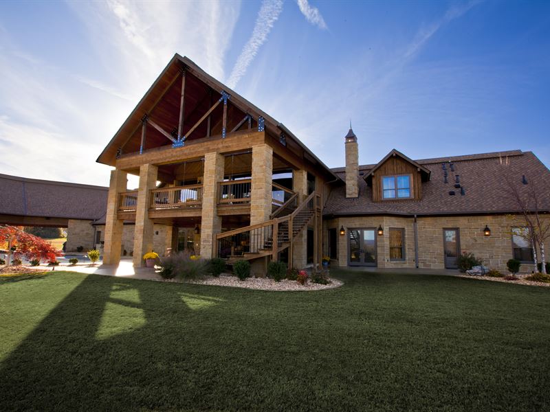 Mountain View Home and 10 Acres : Mountain View : Stone County : Arkansas