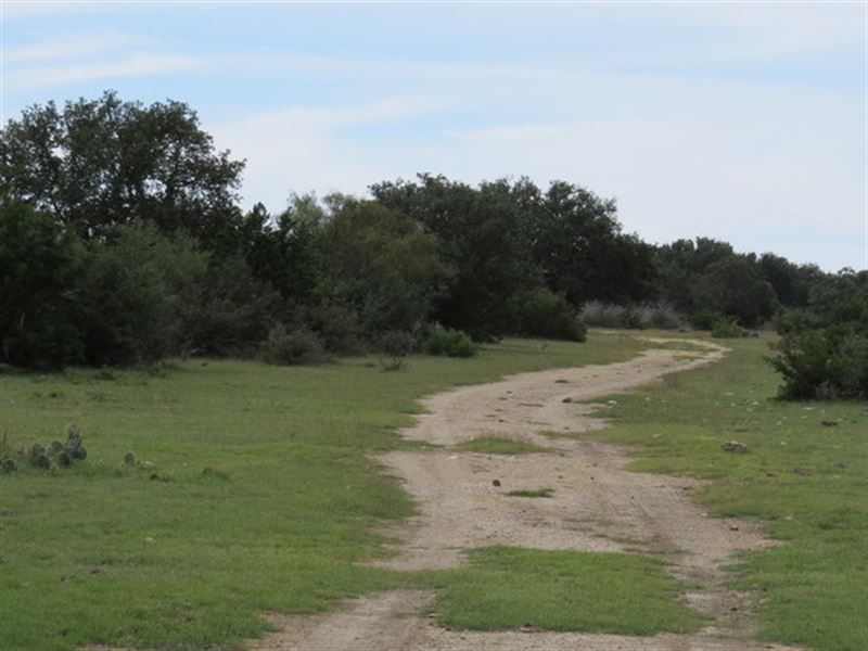 28.32 Acres with Water Well : Rocksprings : Edwards County : Texas