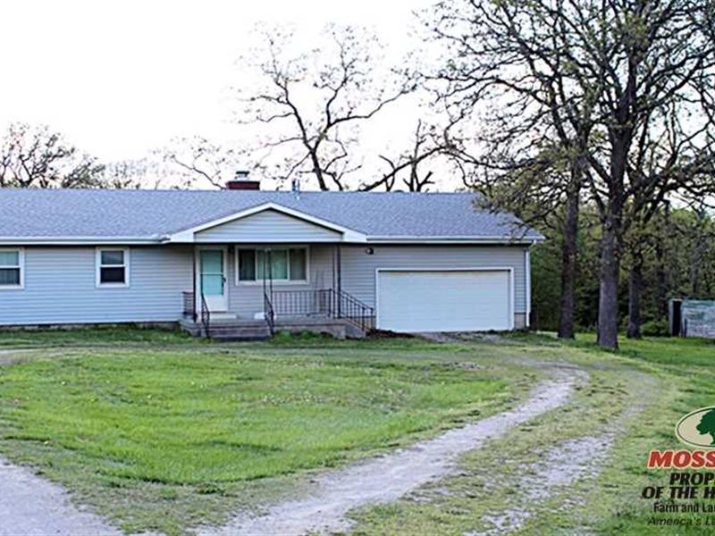 Ranch-Style Home on 127 Acres : Coffeyville : Montgomery County : Kansas