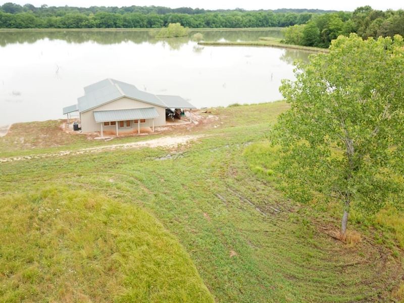 Big Bass Lake with Land : Newbern : Hale County : Alabama