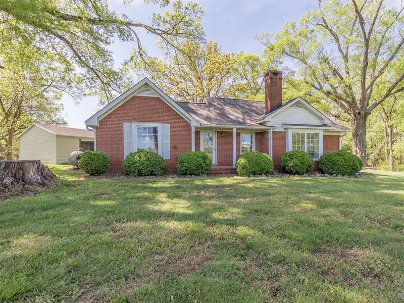 Beautiful Home and Acreage, Ranch for Sale in North Carolina, 201857