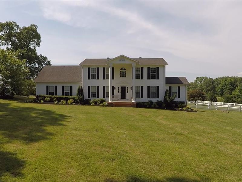 Beautiful Home On Large Acreage : Bruceton : Carroll County : Tennessee