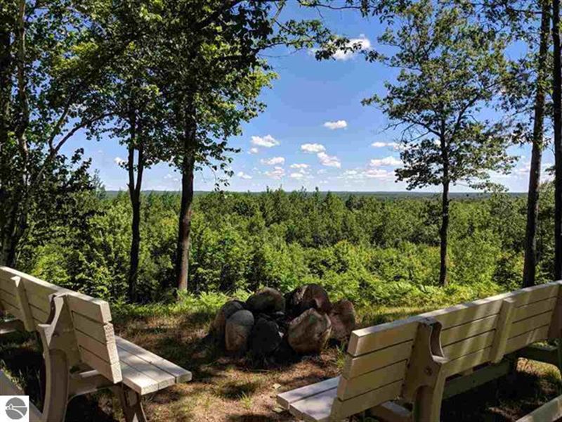 Stunning Views and Managed Woods : Lake City : Missaukee County : Michigan