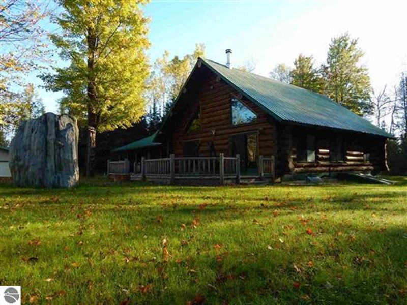 Log Home and Awesome Hunting Land : Breen : Dickinson County : Michigan