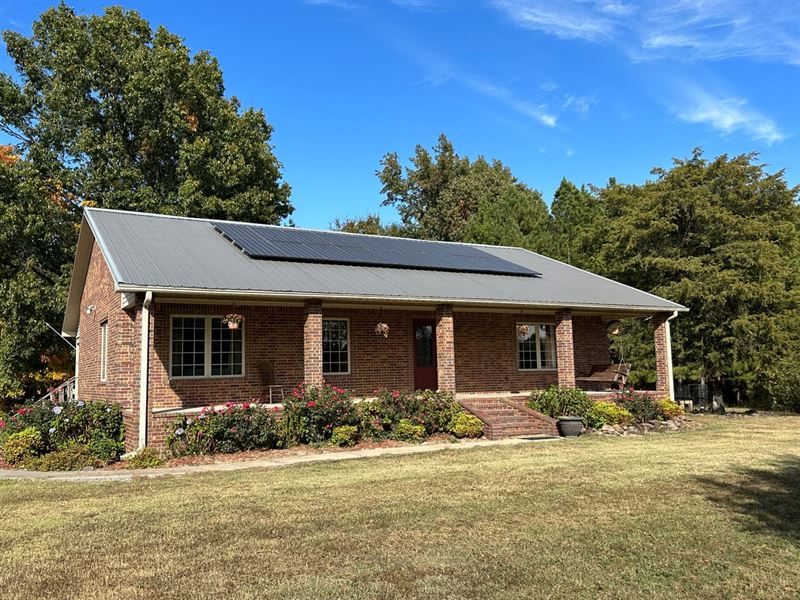4 Bed 3.5 Bath Brick Home on 10 : Newark : Independence County : Arkansas