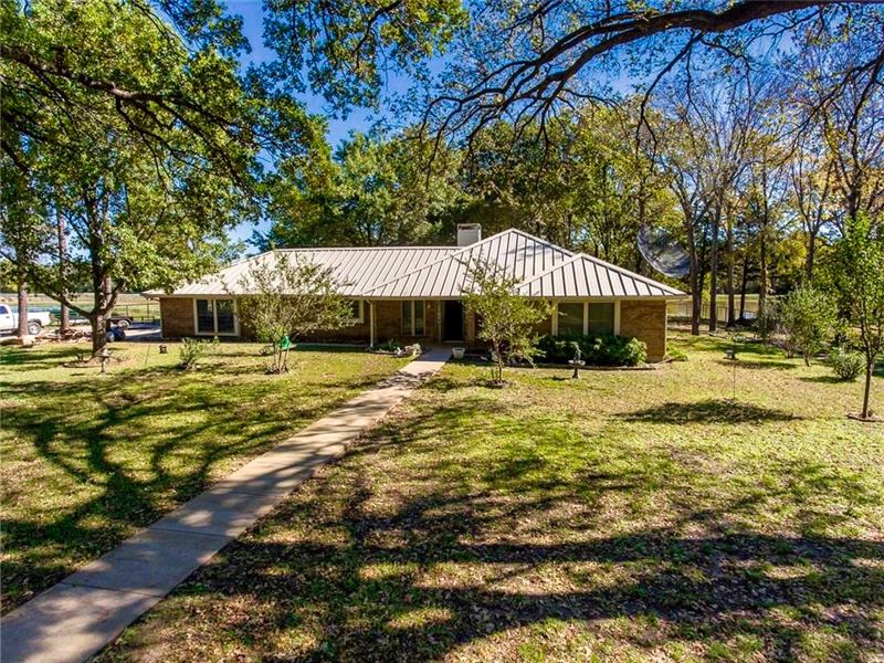 Ranch Style Home, Pond Near Dallas, Ranch for Sale in Texas, 222794