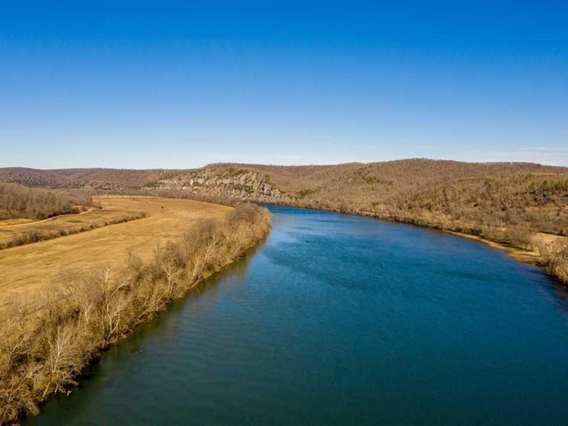 670 Acres with White River Fron : Marcella : Stone County : Arkansas