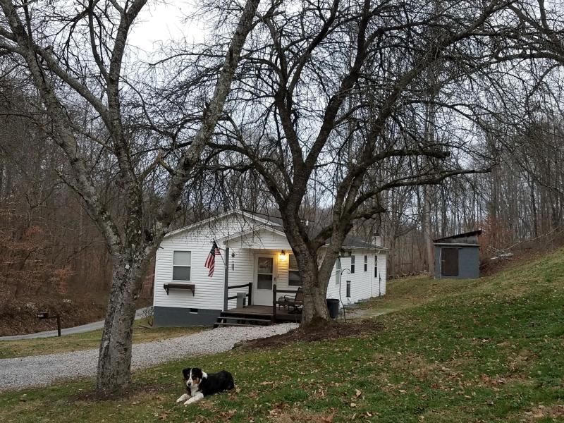 Sweet 10 Acre Mini Farm : Sneedville : Hancock County : Tennessee