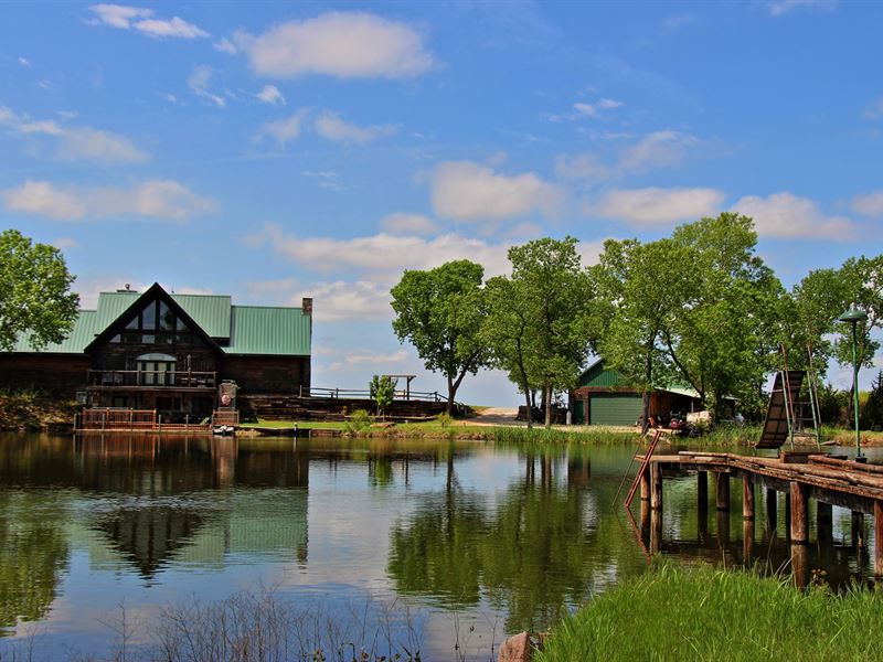 Log Cabin Lake Home 677 Acres : Attica : Harper County : Kansas