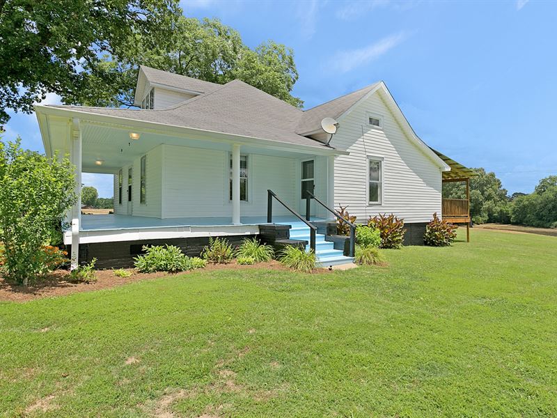 Historic Farmhouse, Large Acreage : Henderson : Chester County : Tennessee