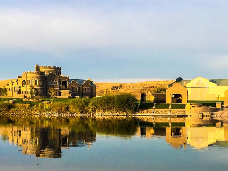 Fly in Castle on The Missouri River : Great Falls : Cascade County : Montana