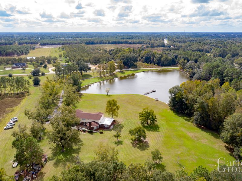 Picturesque Home on Lake, Ranch for Sale in 259144 RANCHFLIP