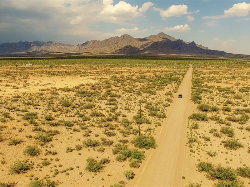 Bordering Public Land w Electricity : Deming : Luna County : New Mexico
