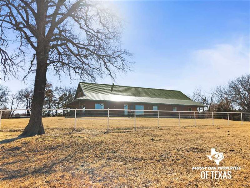 Log House on a Hill, Sitting on 15 : Gainesville : Cooke County : Texas