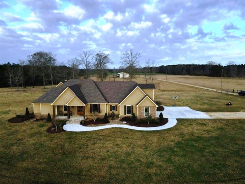 4 Bed/4.5 Bath Country Estate 30 Ac : Summit : Amite County : Mississippi