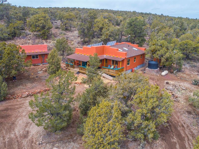 Santa Fe Style Mountain Home : Seligman : Yavapai County : Arizona