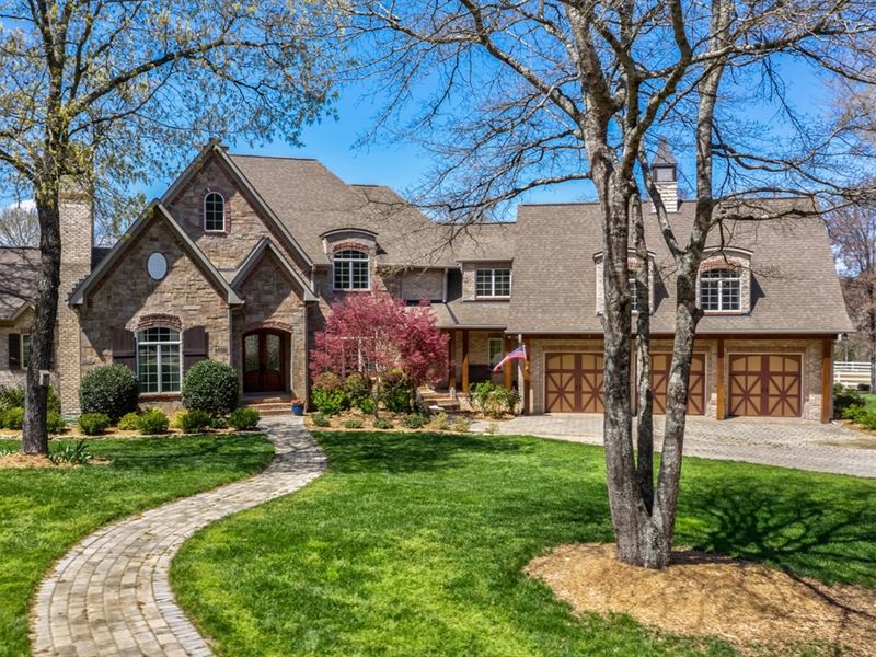 Private, Peaceful Equestrian Estate : Waxhaw : Union County : North Carolina