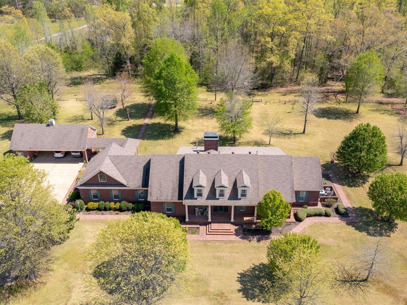 Brick 6 BR 3 1/2 BA Country Home : Toone : Hardeman County : Tennessee