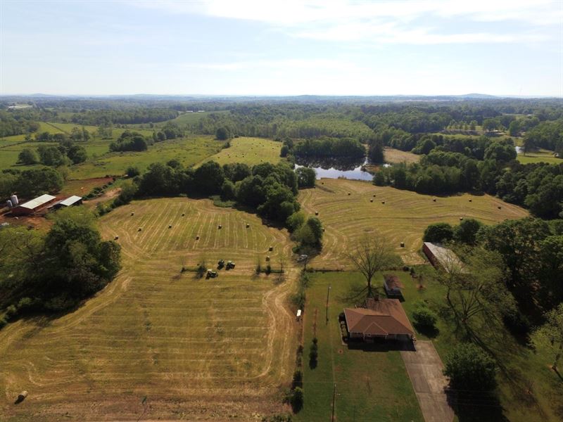 Brick Home, 43 Acres and Pond : Lineville : Clay County : Alabama