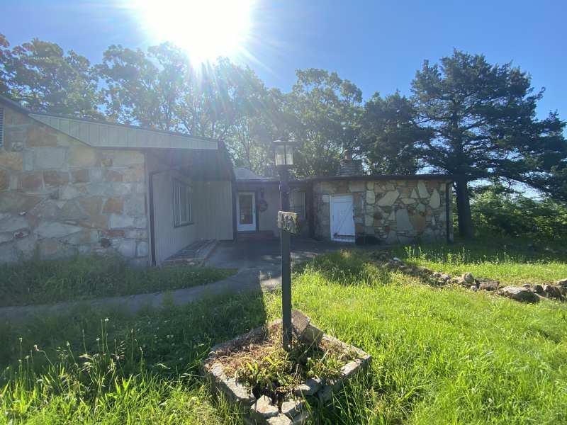 Charming Stone Cottage River : Hermitage : Hickory County : Missouri