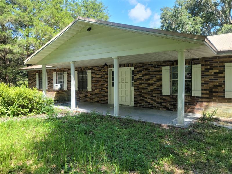 Becoming 3 Bed, 2.5 Bath Home : Bushnell : Sumter County : Florida